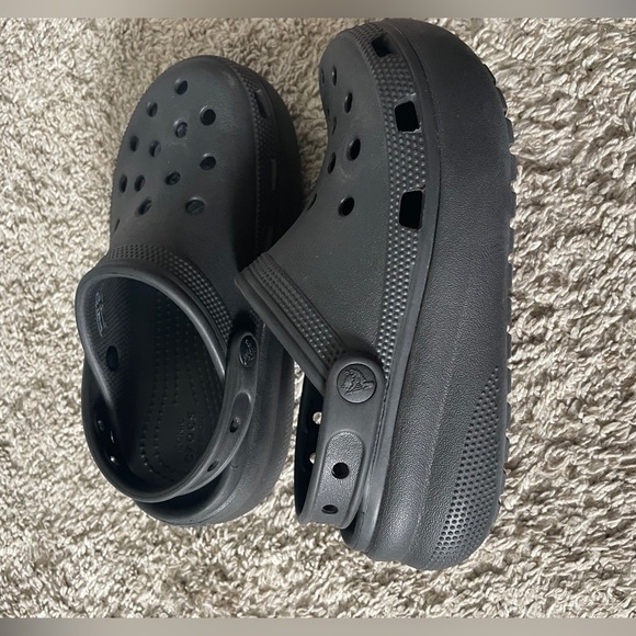 Kids black platform crocs. Size 2 - Picture 2 of 3